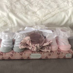 Sock & Headband baby girl gift set 🎀